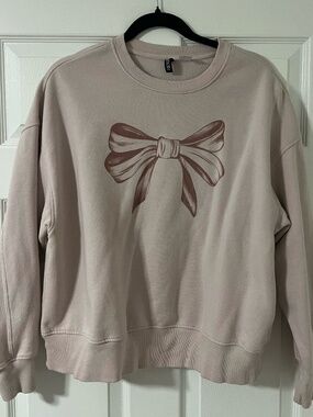 H&M Dusty Pink Bow Graphic Crewneck Sweatshirt | Coquette Aesthetic | Size M